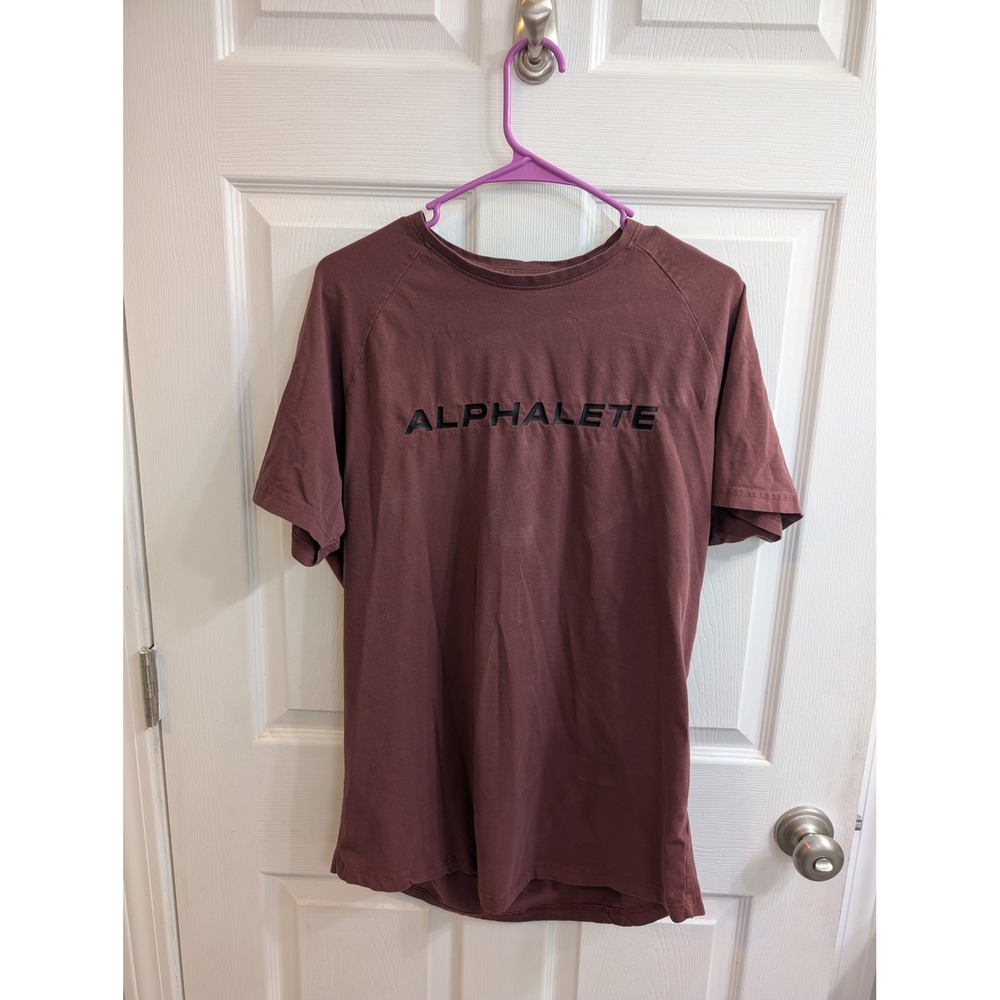 Alphalete Mens Performance Fit Logo T-Shirt Maroon Burgundy - Size M